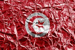 Tunisie drapeau représenté dans peindre couleurs sur brillant froissé aluminium déjouer fermer. texturé bannière sur rugueux Contexte photo