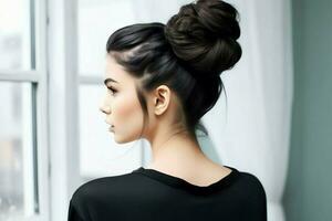 une magnifique la mariée avec une chignon coiffures pour longue cheveux Regardez de dos. une femelle coiffure arrière vue concept par ai généré photo