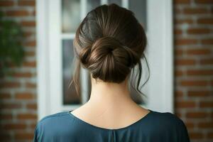 une magnifique la mariée avec une chignon coiffures pour longue cheveux Regardez de dos. une femelle coiffure arrière vue concept par ai généré photo