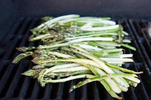 asperges sur un grill photo