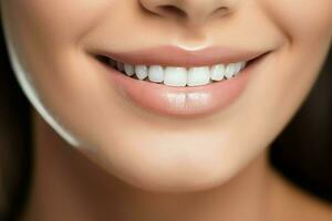 parfait en bonne santé les dents sourire de une Jeune femme à une dentiste. les dents blanchiment. dentaire se soucier, stomatologie concept par ai généré photo