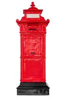 boîte aux lettres de poste rouge antique isolée sur fond blanc.