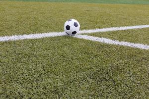 ballon de soccer sur le terrain photo