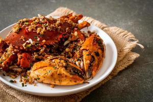 crabe sauté avec sel et poivre épicé photo