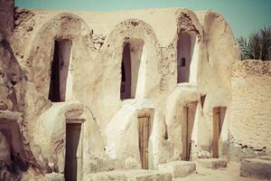 Tunisie. médenine fragment de vieux ksar situé à l'intérieur village. là étaient Auparavant fortifié greniers ghorfas photo