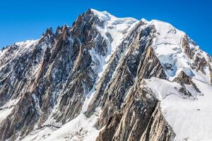 vue sur les alpes depuis l'aiguille du midi, chamonix. photo