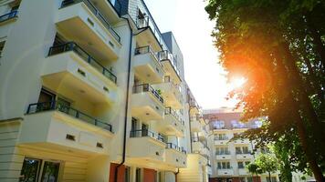 luxe moderne Résidentiel appartement bâtiment complexe. photo