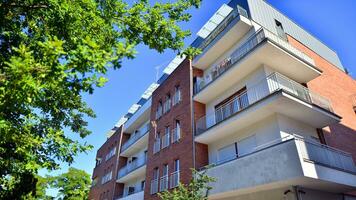 luxe moderne Résidentiel appartement bâtiment complexe. photo