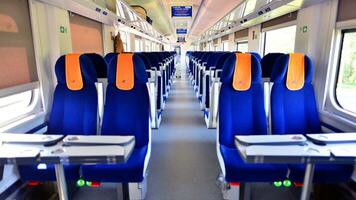 Varsovie, Pologne. sept septembre 2023. intérieur de une passager train. vide chaises dans le wagon. pkp interurbain. photo