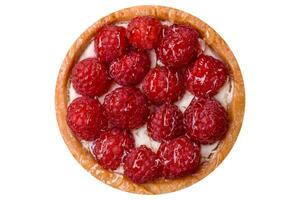 délicieux Frais sucré rond Tarte avec mûr framboises et crème photo