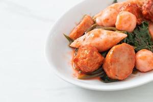 boulettes de poisson sautées à la sauce yentafo