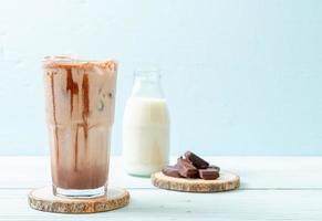 boisson glacée au lait frappé au chocolat photo