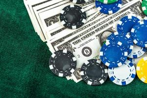 concept de jetons et de dés de cartes de poker de jeu