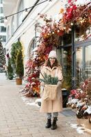 élégant fille fabriqué une achat de nobilis dans le ville photo