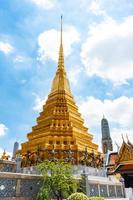 temple du bouddha d'émeraude et du grand palais à bangkok, thaïlande photo