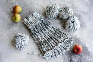 tricoter avec des rayons comme occupation pendant son temps libre et comme passe-temps photo