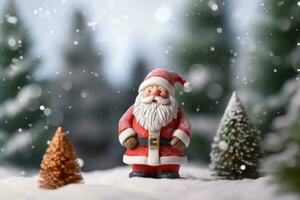 une petit statue de Père Noël claus et Noël pin des arbres ai généré photo