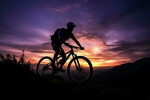 soir Montagne Cyclisme aventure comme le Soleil ensembles sur le horizon ai généré photo