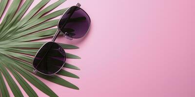 tropical paume feuilles avec des lunettes de soleil sur rose Contexte. vide espace plat poser. Créatif minimal été concept. génératif ai photo