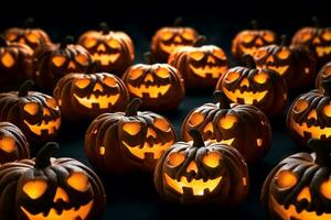 une image de beaucoup Halloween citrouilles avec embrasé visages doublé en haut dans une rangée sur une noir arrière-plan, ai génératif photo