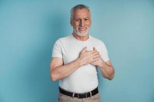 portrait d'un homme mûr beau réussi souriant photo