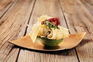 avocat et fromage suisse photo