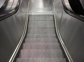 escaliers d'escalator de métro