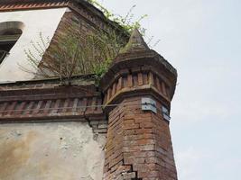 ruines de chapelle gothique à chivasso, italie photo