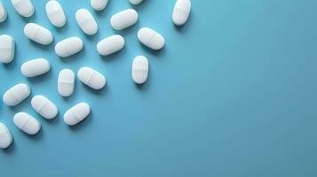 Haut vue blanc médicament comprimés antibiotique pilules sur une doux bleu arrière-plan, copie espace, pharmacie thème, ai génératif photo