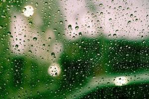 gouttes de pluie sur la fenêtre photo