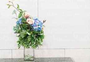 fleurs dans la décoration de la maison de vase avec espace de copie photo