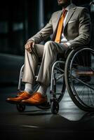 Jeune handicapé homme dans fauteuil roulant dans le rue soir, profiter une marcher en plein air, ai génératif. photo