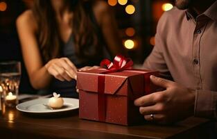 sur la Saint-Valentin jour, une Jeune couple est assis à une restaurant table et le homme donne une cadeau boîte à le Jeune femme. le fermer coup a une sélectif se concentrer. ai génératif photo