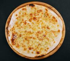 Ail Pizza pain avec fromage et herbes photo