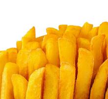 patates frites proche en haut isolé sur une blanc Contexte photo