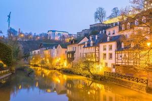 Toits de la vieille ville de la ville de luxembourg à partir de la vue de dessus photo