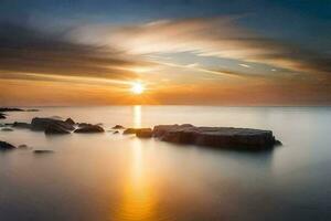 une longue exposition photographier de le Soleil réglage plus de le océan. généré par ai photo