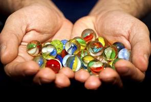 jeu jouet boule ronde en verre marbre pour enfants photo