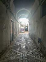 ruelles explorer le étroit ruelles de le médina dans Tétouan photo