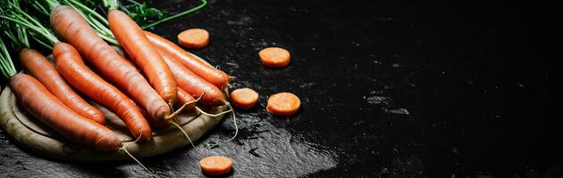 carottes sur une Coupe planche. photo