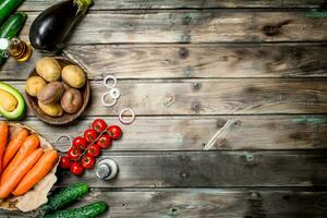 en bonne santé aliments. mûr biologique des légumes avec épices. photo