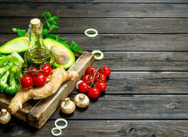 biologique aliments. assortiment de mûr des légumes dans une en bois boîte. photo