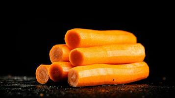 Frais carottes sur le tableau. photo