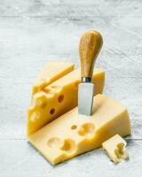 Frais fromage avec couteau. photo