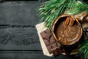 chaud Chocolat avec cannelle des bâtons. photo