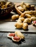 cacahuètes avec coquilles . photo
