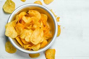 Patate frites dans le bol. photo