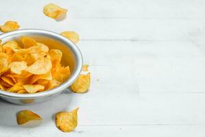 Patate frites dans le bol. photo