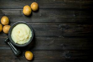 en purée patates dans une bol. photo