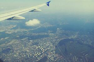 original vue de le ville de Varsovie dans Pologne de une en volant avion photo